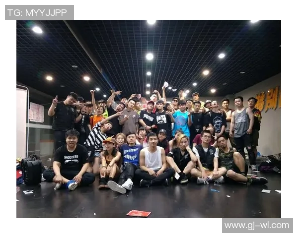 南京街舞队与北京街舞队赛后复盘分析团队协作的精彩瞬间与经验教训